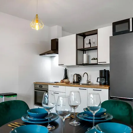 Exklusives - Zentral Innenstadtlage - Kostenloser Parkplatz - Aufzug - Modern Fuer Bis Zu 4 Personen - Smart *