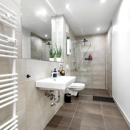 Apartment Exklusives - Zentral Innenstadtlage - Kostenloser Parkplatz - Aufzug - Modern Für Bis Zu 4 Personen - Smart