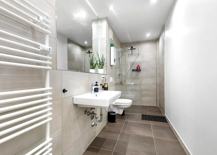 Apartamento Exklusives - Zentral Innenstadtlage - Kostenloser Parkplatz - Aufzug - Modern Fuer Bis Zu 4 Personen - Smart