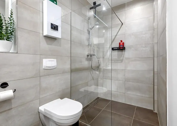 Apartamento Exklusives - Zentral Innenstadtlage - Kostenloser Parkplatz - Aufzug - Modern Fuer Bis Zu 4 Personen - Smart